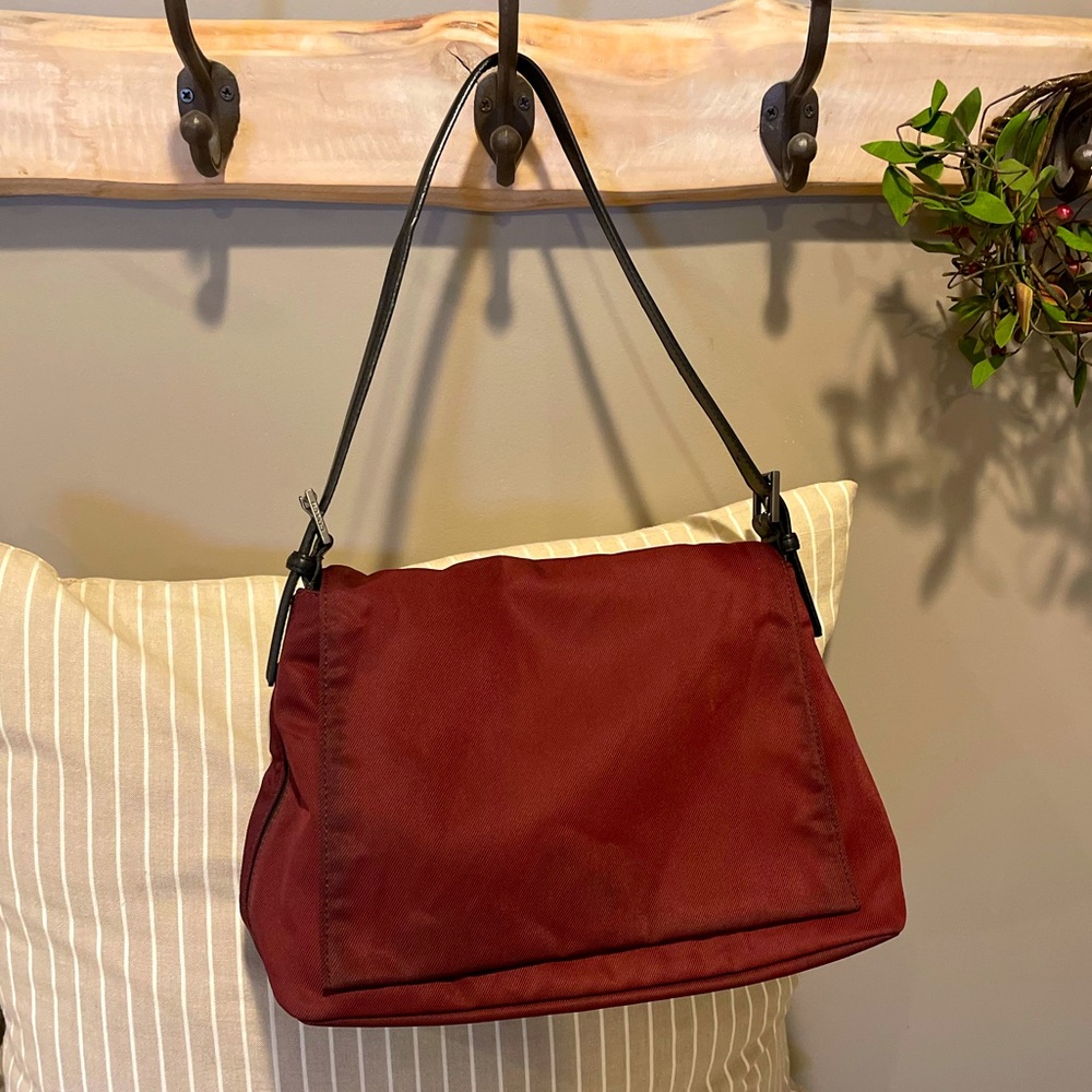 Coach Mercer Shoulder bag in Cranberry